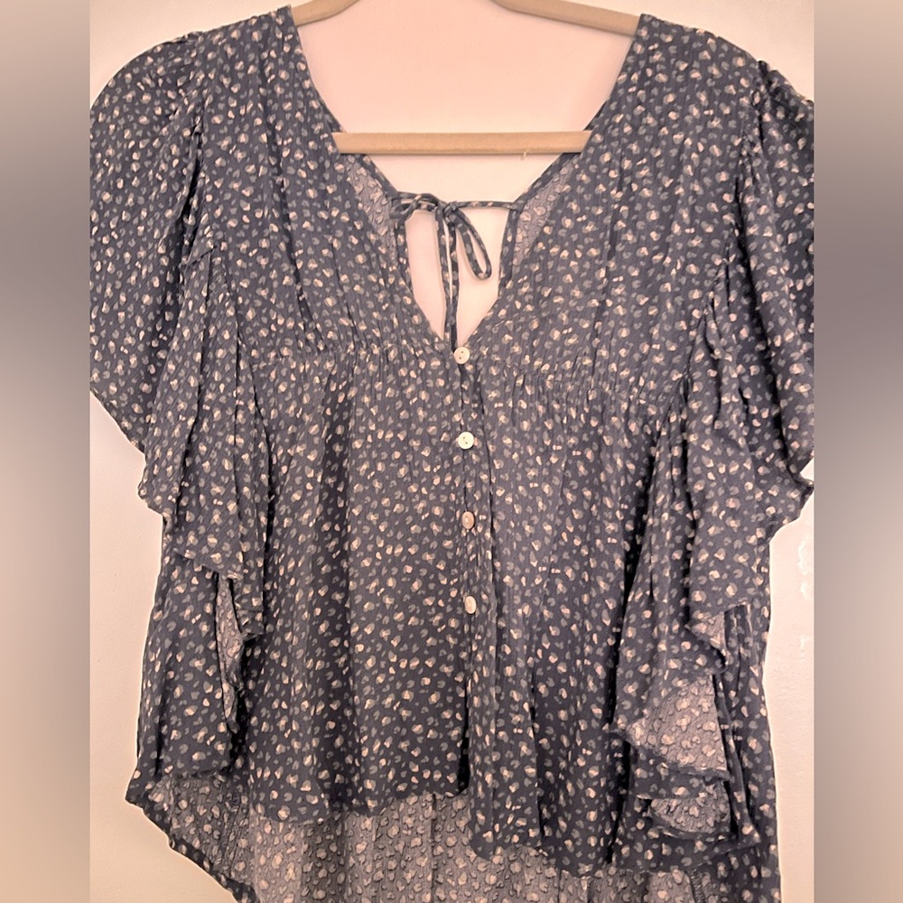 Lightweight flattering top